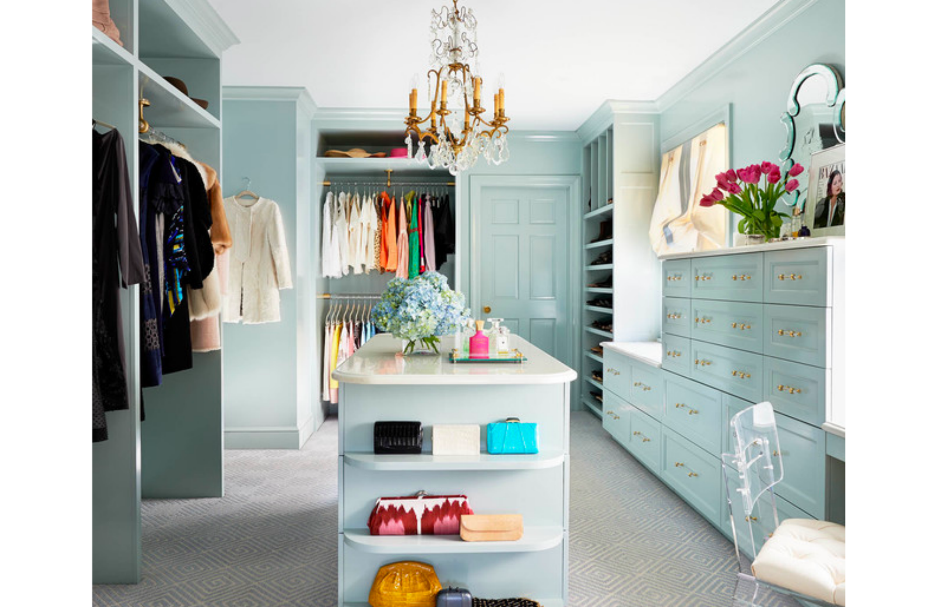 Modern classic-style dressing area